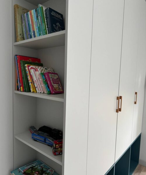 детский шкаф с открытыми полками